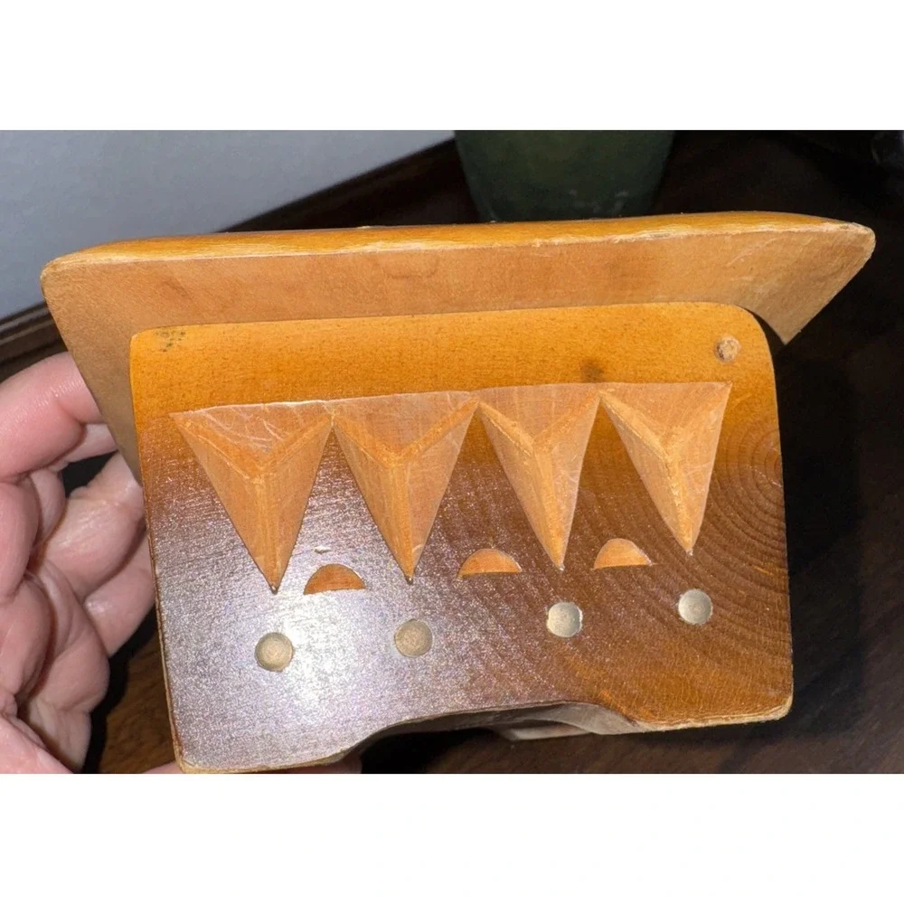 Vtg. Hand‎ Rustic Carved Wooden Jewelry Trinket Box. 7.5